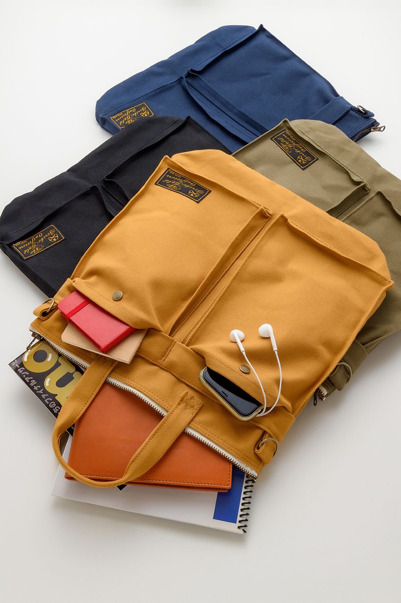SGA2302 / The Strike Gold Sail-Cloth Small Helmet Bag