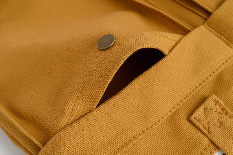 SGA2302 / The Strike Gold Sail-Cloth Small Helmet Bag