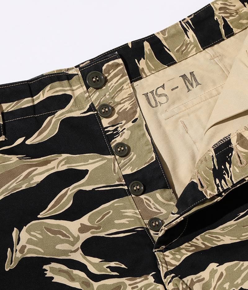 BR51904 / BUZZ RICKSON'S GOLD TIGER PATTERNS SHORTS