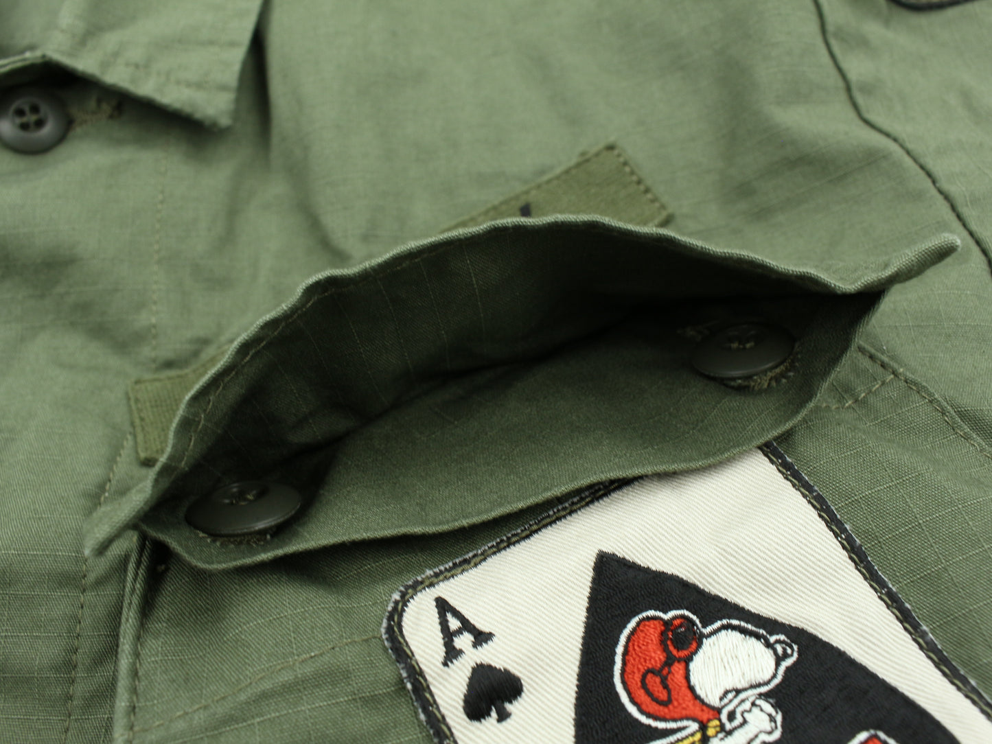 TMJ2605 / TOYS McCOY JUNGLE FATIGUE JACKET RIP STOP SNOOPY " CHARLIE DON'T SURF "